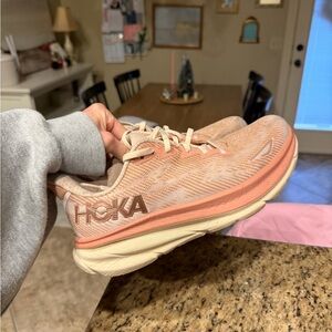 HOKA Clifton 9